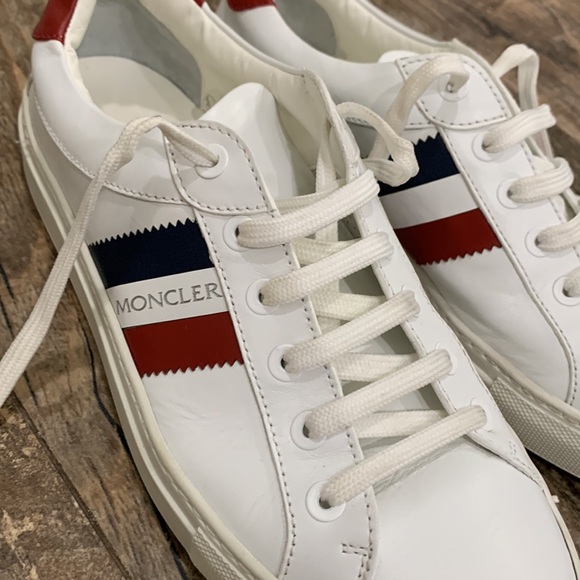 🌸✨MONCLER STRIPE-DETAIL LOW TOP LEATHER SNEAKERS🌺 - Picture 4 of 9